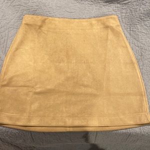 Pink Lilly brown suede skirt, Medium. Never worn